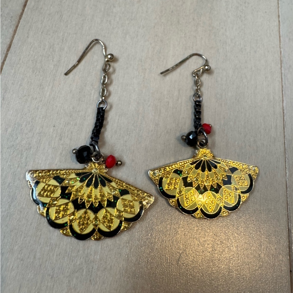 Elegant Gold and Black Fan drop Earrings